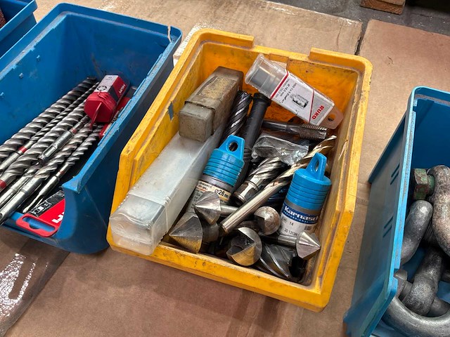 Boren, hijsogen en schuurpapier - afbeelding 8 van  10