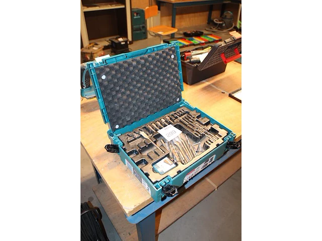 Borenkoffer makita, incompleet. - afbeelding 2 van  3