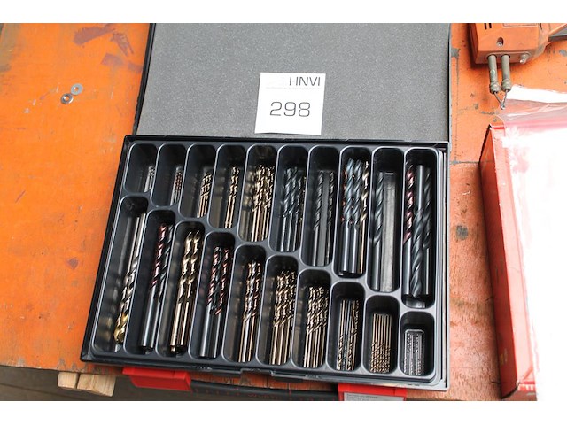 Borenkoffer wurth gevuld met diverse boren. - afbeelding 1 van  3