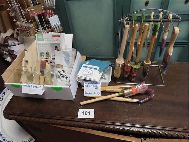 Borstels en schuurpapier - afbeelding 1 van  3