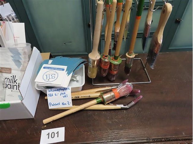 Borstels en schuurpapier - afbeelding 3 van  3