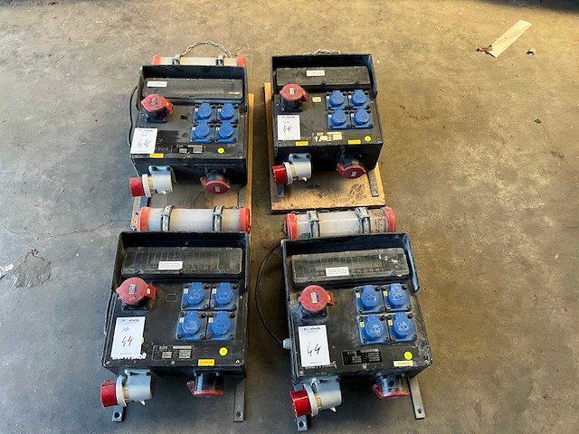 Bos elektra 32 amper wand bouwaansluitkast (4x) - afbeelding 1 van  6