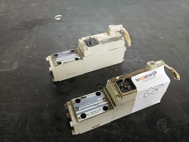 Bosch - 0811 404 039 - proportioneel ventiel (2x) - afbeelding 1 van  3