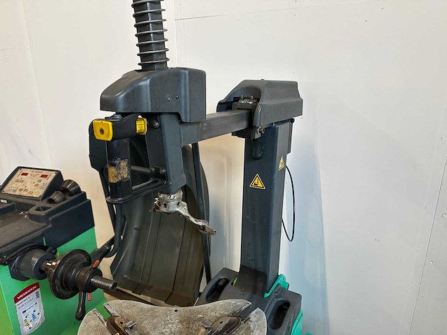 Bosch - 2013 - tce 4420 s13 - wbe 4110 - banden de-en montageapparaat - afbeelding 10 van  13