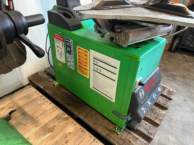 Bosch - 2013 - tce 4420 s13 - wbe 4110 - banden de-en montageapparaat - afbeelding 12 van  13
