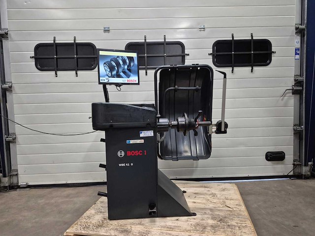 Bosch - 2018 - wbe 4140 - banden balanceer apparaat - afbeelding 1 van  6