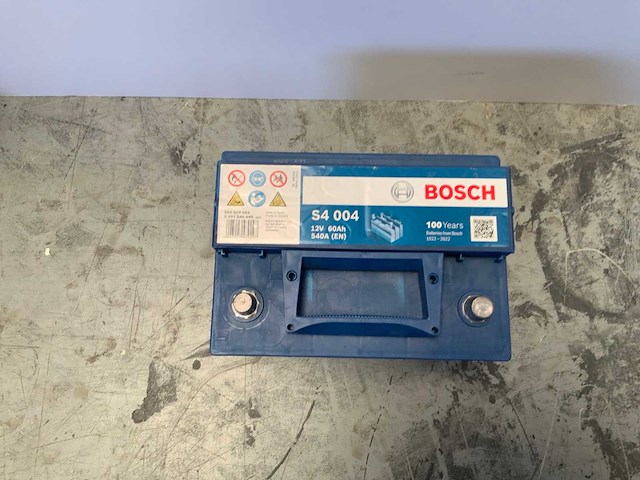 Bosch - s4-004 - 12v 60ah - accu - afbeelding 4 van  5