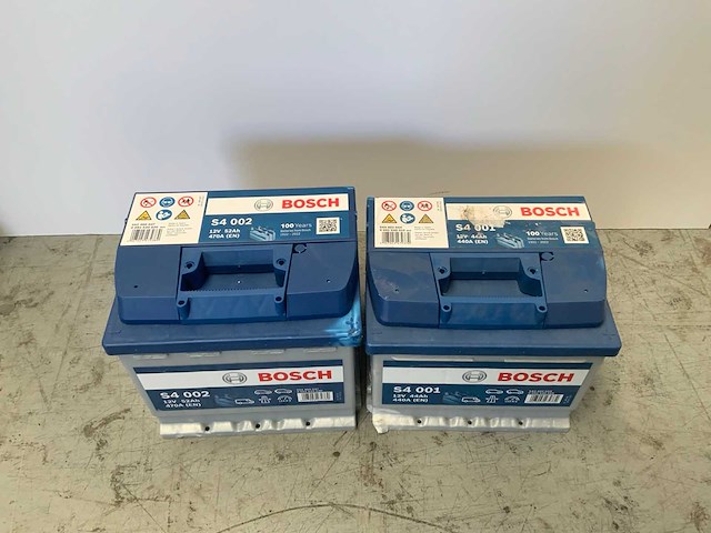Bosch - s4002/s4001 - 12v52ah / 12v44ah - accu's (2x) - afbeelding 1 van  7