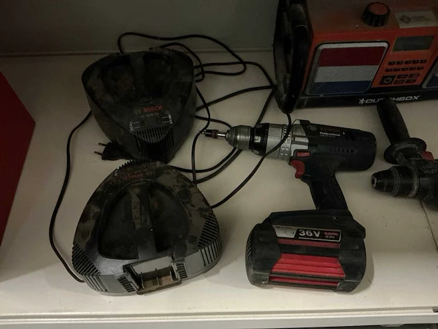 Bosch boorhamer & klopboorschroevendraaier + acculaders & perfectpro dutchbox bouwradio (5x) - afbeelding 2 van  6
