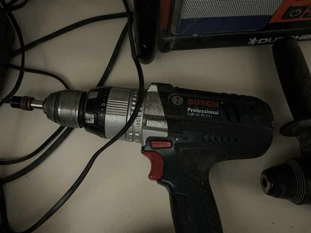Bosch boorhamer & klopboorschroevendraaier + acculaders & perfectpro dutchbox bouwradio (5x) - afbeelding 3 van  6