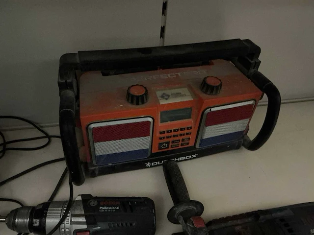 Bosch boorhamer & klopboorschroevendraaier + acculaders & perfectpro dutchbox bouwradio (5x) - afbeelding 6 van  6