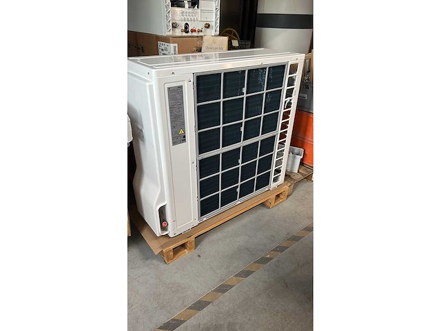 Bosch compress 3400i aws split lucht-water-warmtepomp buiten-unit - afbeelding 2 van  3
