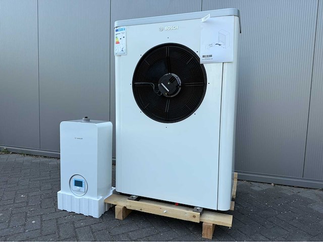 Bosch compress 7400i 5kw warmtepomp set (lucht/water) (2 sets) - afbeelding 1 van  12