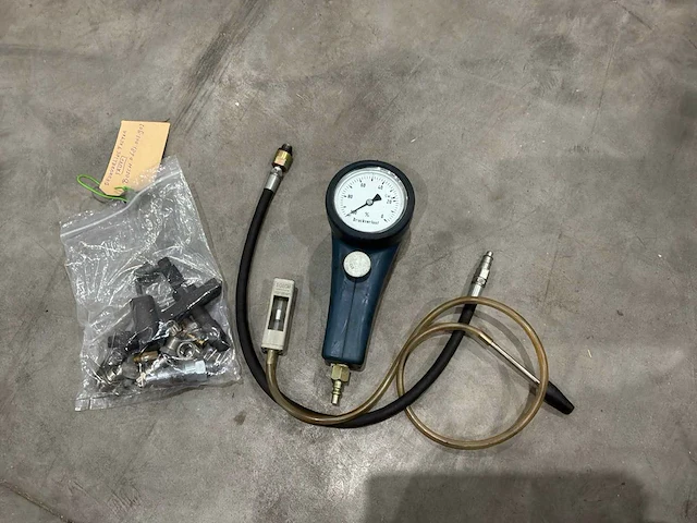 Bosch druk verlies tester auto - afbeelding 1 van  4