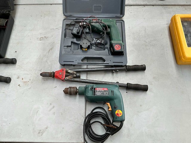 Bosch electrisch en handgereedschap (3x) - afbeelding 1 van  4