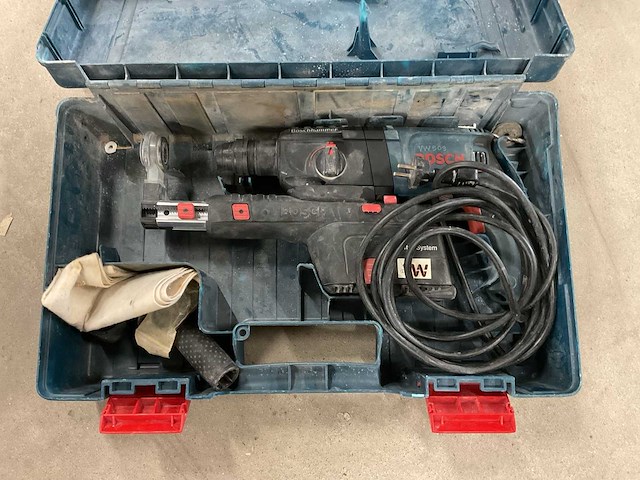Bosch gbh 2-23 rea sds+ boorhamer met stofafzuiging - afbeelding 1 van  2