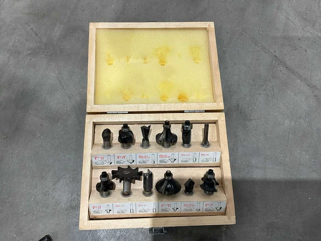 Bosch gof1300ac bovenfrees - afbeelding 4 van  7