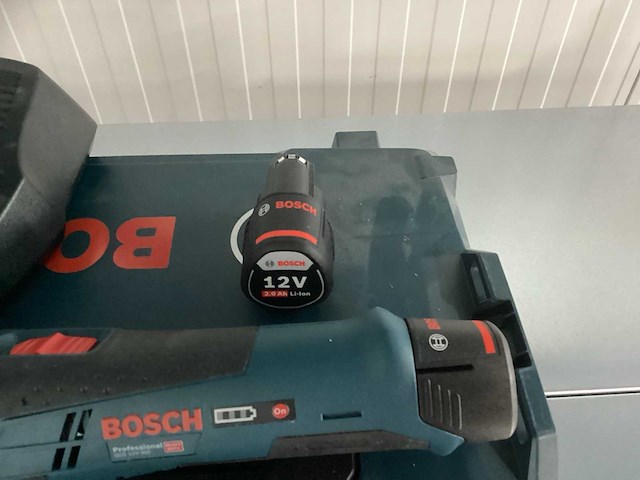 Bosch gus 12v-300 accu tapijtschaar/stofschaar incl. accu + lader + koffer - afbeelding 3 van  4