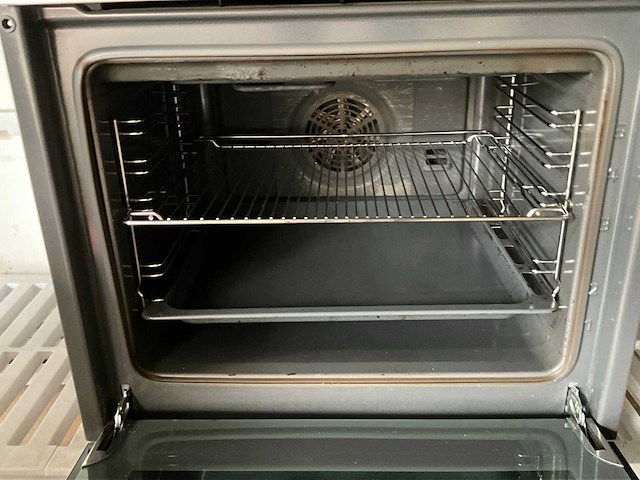 Bosch hen300550 inbouw oven - afbeelding 3 van  3