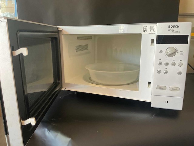 Bosch hmt843c/01 magnetron - afbeelding 3 van  3