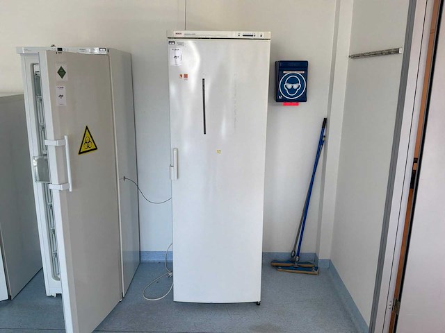 Bosch kdr40423 laboratoriumkoelkast - afbeelding 2 van  5
