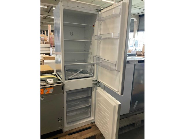 Bosch kin88nfe0/04 inbouw koelvriescombinatie - afbeelding 2 van  5