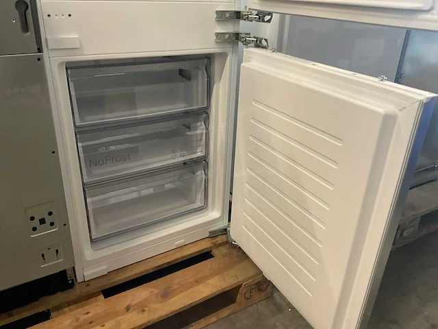 Bosch kin88nfe0/04 inbouw koelvriescombinatie - afbeelding 4 van  5