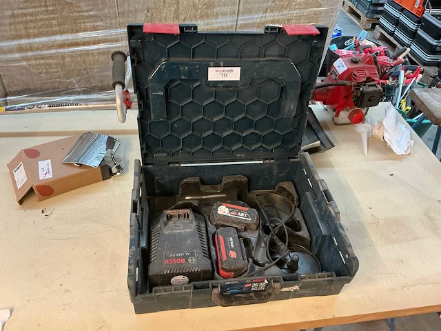Bosch koffer met 2 accu’s en acculader - afbeelding 1 van  2