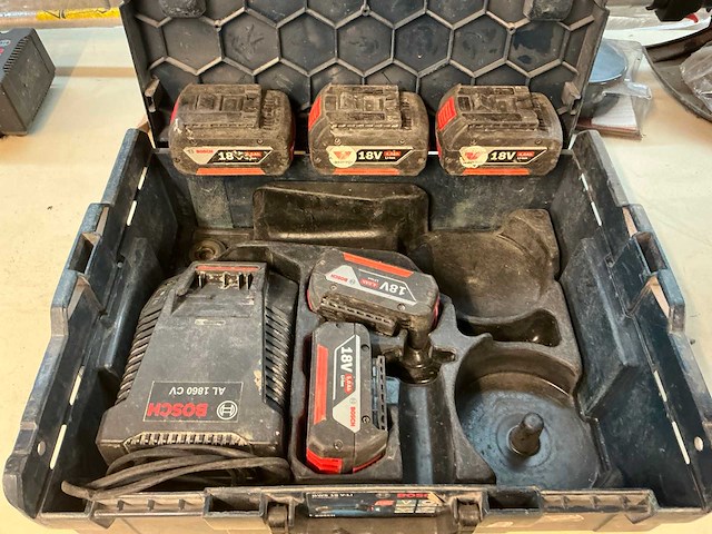 Bosch koffer met 2 accu’s en acculader - afbeelding 2 van  2