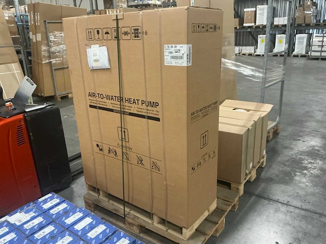 Bosch nefit enviline split 13t 14 kw warmtepomp buitendeel - afbeelding 2 van  4