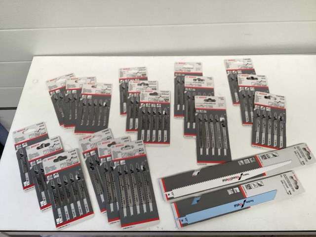 Bosch partij decoupeerzaag en recipro zagen - afbeelding 1 van  6