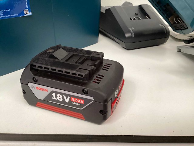 Bosch professional 18v-57 g cirkelzaagmachine - afbeelding 4 van  6