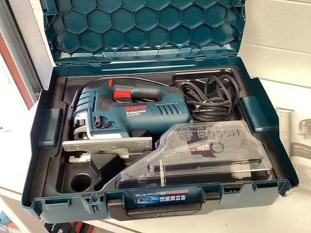 Bosch professional gst 150 bce decoupeerzaag - afbeelding 1 van  5