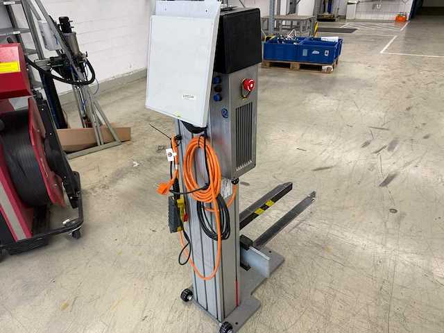 Bosch rexroth - 2018 - elektrische goederen lift - kisten heffer - afbeelding 9 van  12