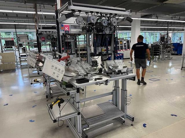 Bosch rexroth - hoog/laag tafel met puc exact 3 moment schroevendraaiers - werkbank - afbeelding 1 van  11