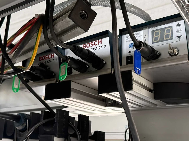 Bosch rexroth - hoog/laagw werkbank met electrische momentschroevendraaiers - afbeelding 6 van  10