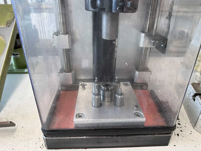 Bosch rexroth - werkbank hoog/laag met pers - werkbank - afbeelding 7 van  11