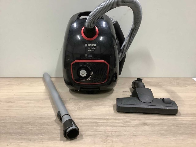 Bosch serie 4 bagged stofzuiger - afbeelding 1 van  7