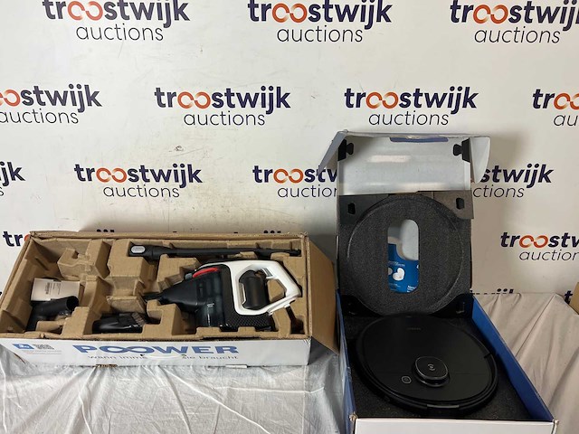 Bosch serie 8 bss825all steelstofzuiger + ecovacs ozmo t8 aivi - robotstofzuiger met dweilfunctie - afbeelding 1 van  1