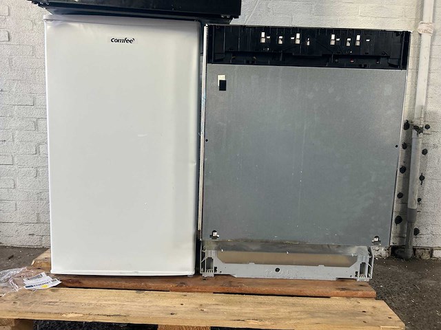 Bosch smv54m30eu vaatwasser | comfee koelkast | amica abe 9430 e inbouwoven - afbeelding 1 van  12