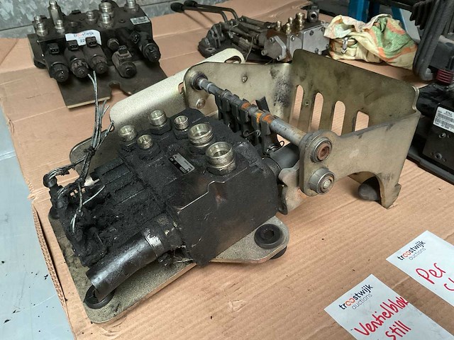 Bosch ventielenblok - afbeelding 1 van  3