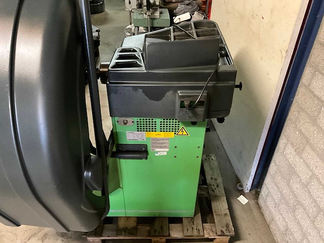 Bosch wbe 4110 banden balanceerapparaat - afbeelding 3 van  8