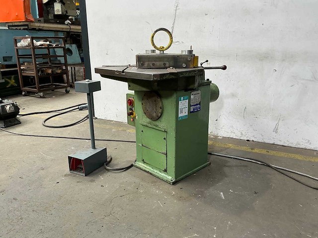 Boschert - lb12k4 - notching machine - 1986 - afbeelding 1 van  3