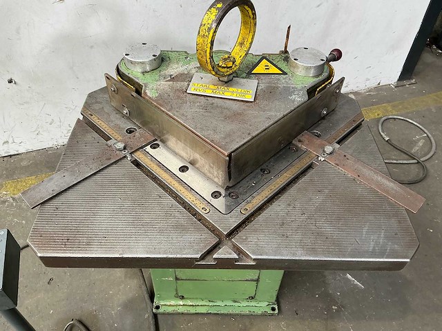 Boschert - lb12k4 - notching machine - 1986 - afbeelding 3 van  6