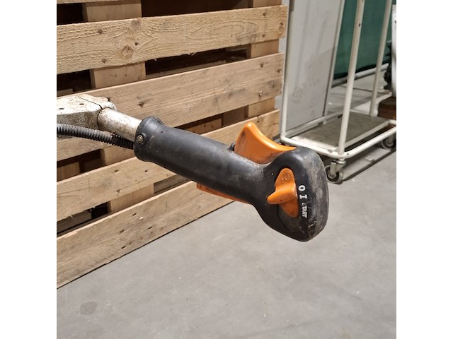 Bosmaaier met driehoeksmes, stihl, fs550 - afbeelding 5 van  9