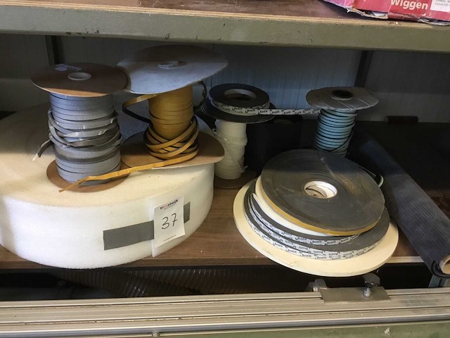 Bostik bouw- en bevestigingsmateriaal - afbeelding 1 van  3