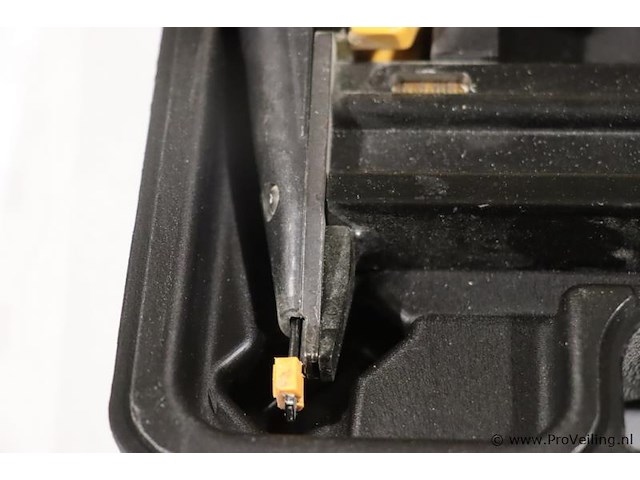 Bostitch tacker, pneumatisch - afbeelding 3 van  3
