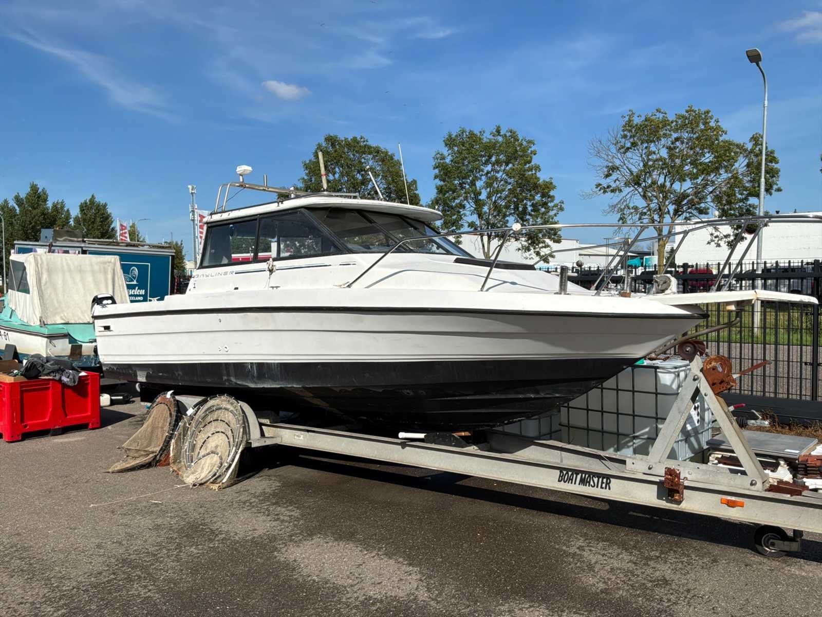 Boten, heftrucks en horecamaterialen