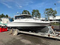 Boten, heftrucks en horecamaterialen