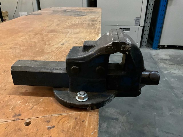 Bott 5 lade werkbank met schroef - afbeelding 5 van  7